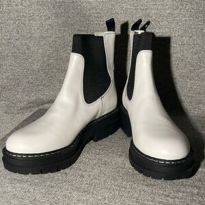 Marc Fisher Patrick Pull On Leather Booties. NEW